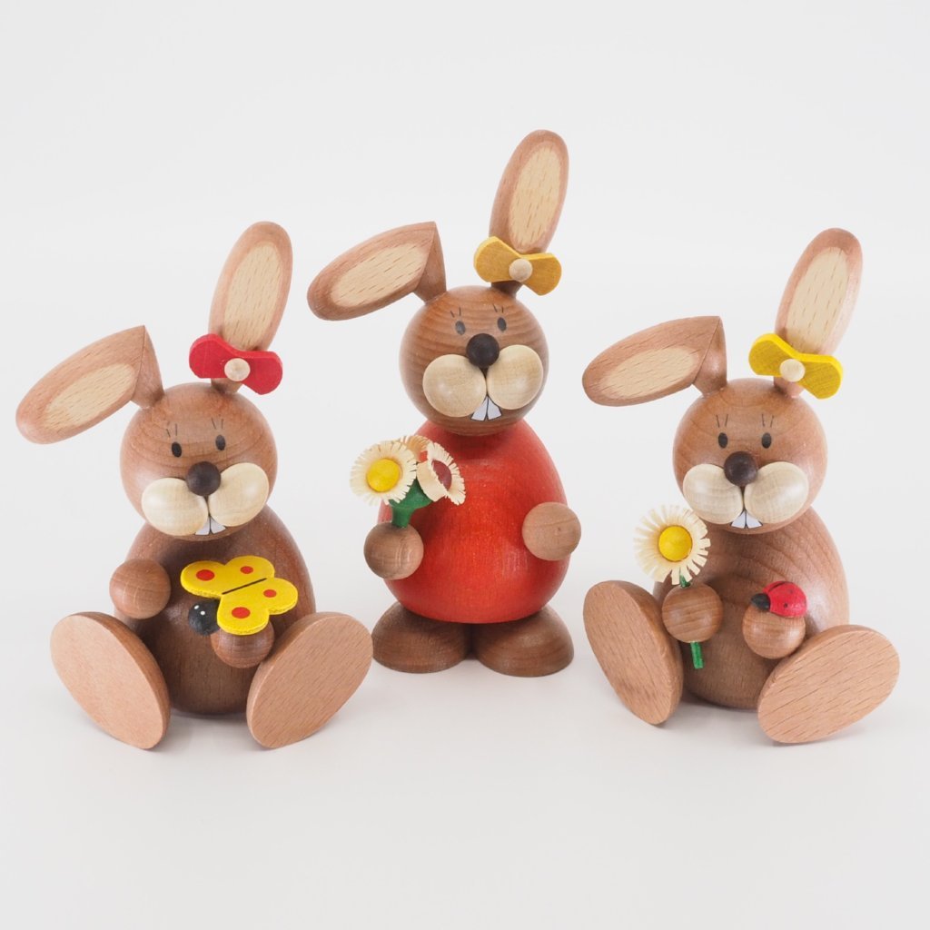 Osterhase Collectible - Bunny Girl with Bunch of Flowers